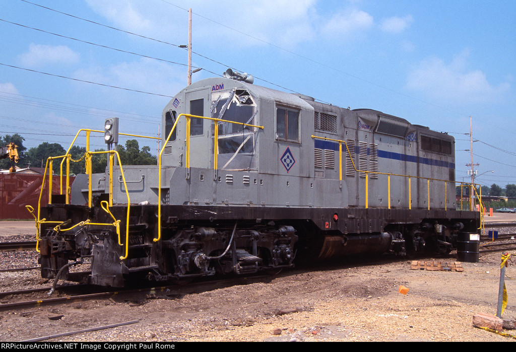 ADMX 1934, EMD GP9, ex NW 890, looking strange with no short hood at the ADM Processing Plant